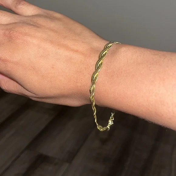 #96 Gold Plated Twisted Herringbone bracelet - Picture 5 of 8